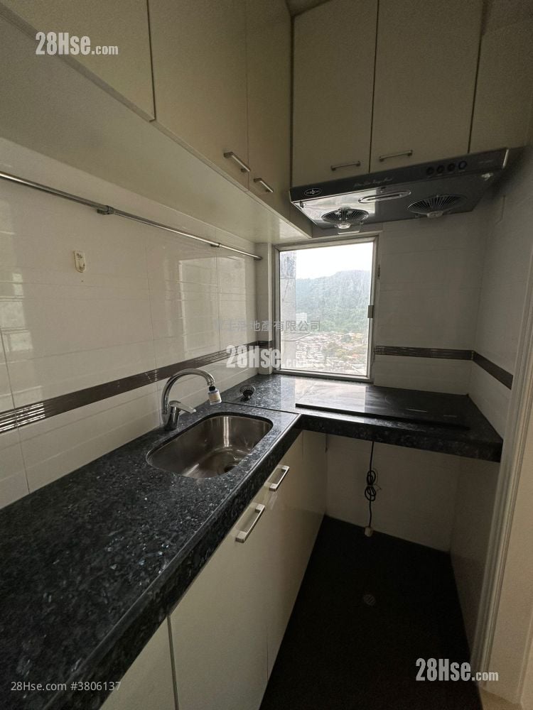 Golden Lion Garden Rental 336 ft²