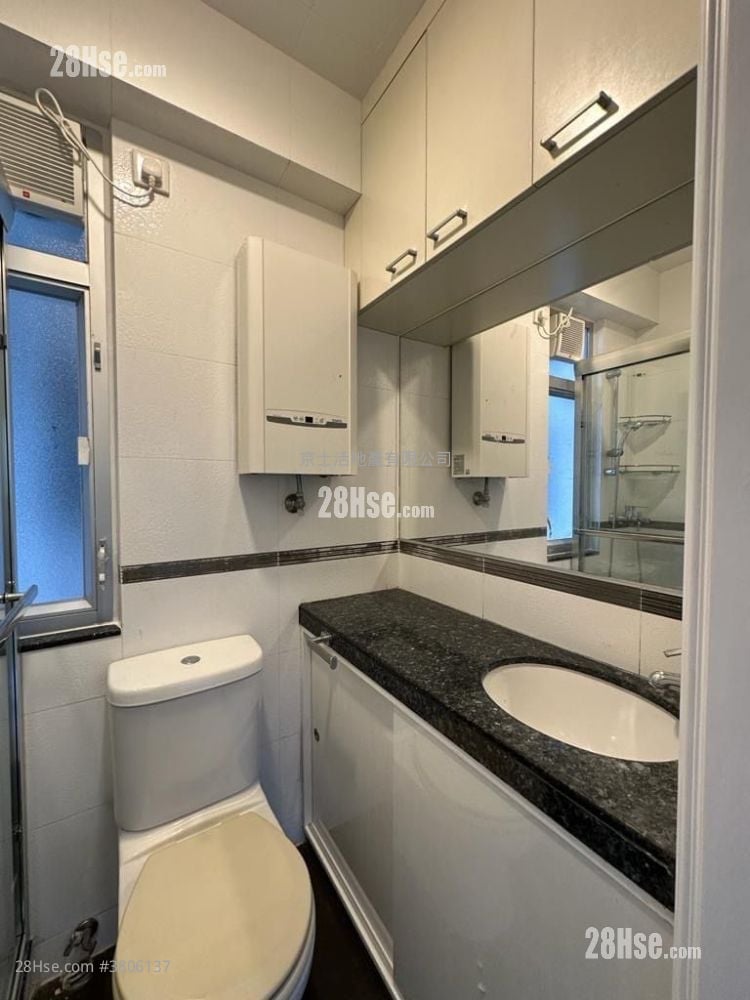 Golden Lion Garden Rental 336 ft²