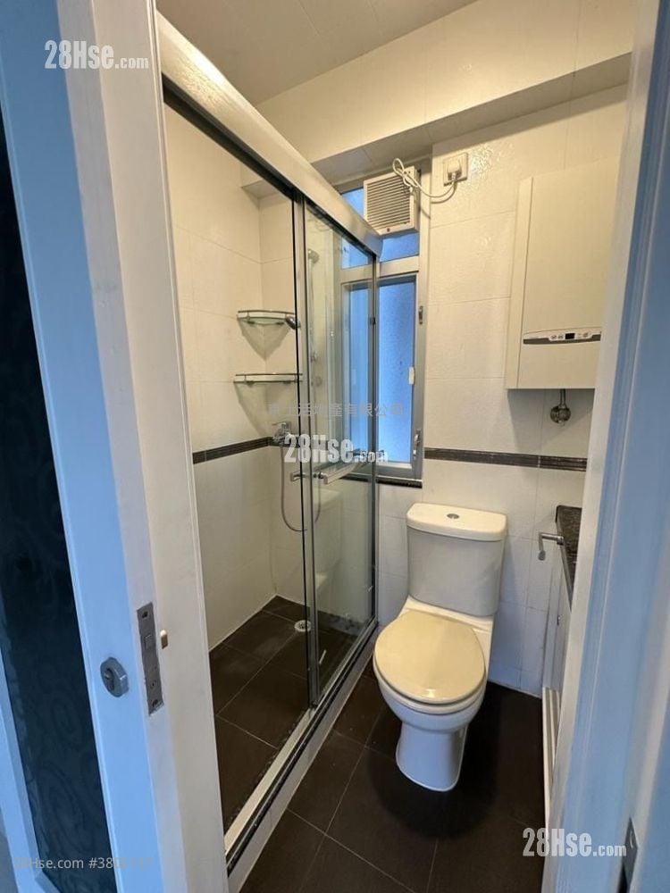 Golden Lion Garden Rental 336 ft²