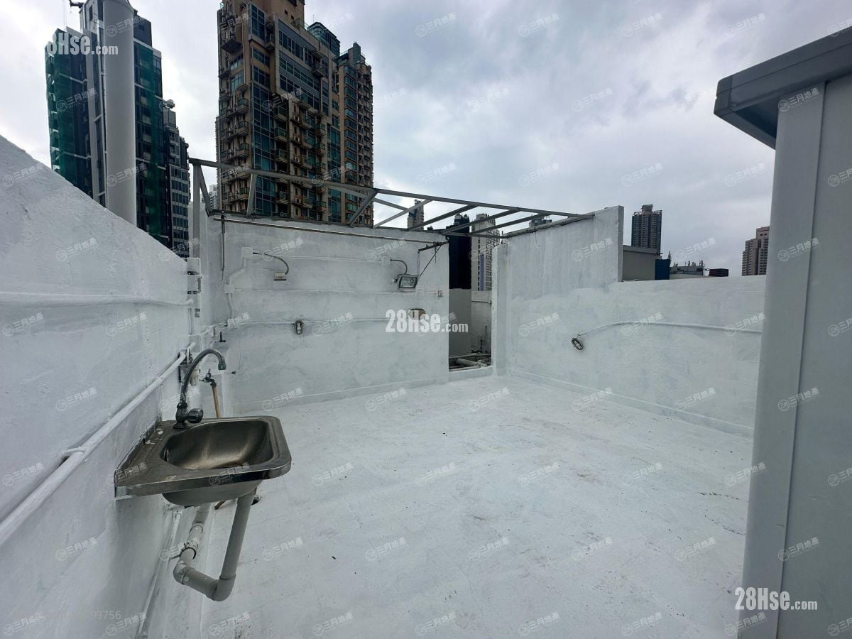 天台: 丽华大厦 售盘 2 房 , 1 浴室 270 平方尺