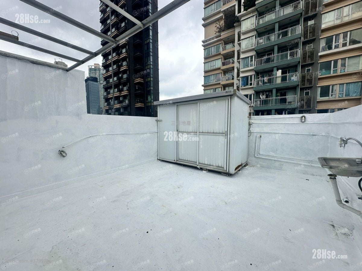 天台: 丽华大厦 售盘 2 房 , 1 浴室 270 平方尺