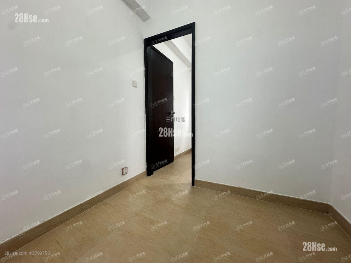 睡房 2: 丽华大厦 售盘 2 房 , 1 浴室 270 平方尺