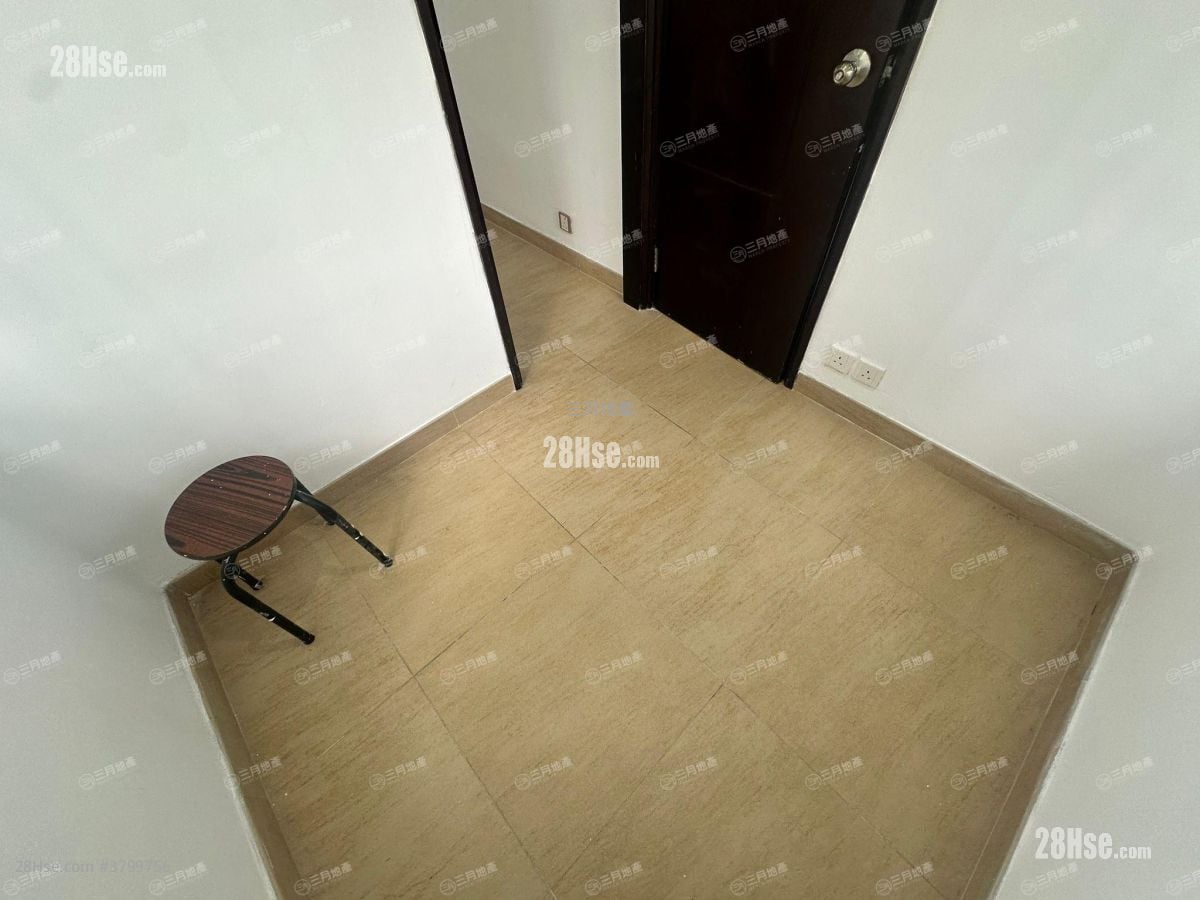 睡房 1: 丽华大厦 售盘 2 房 , 1 浴室 270 平方尺