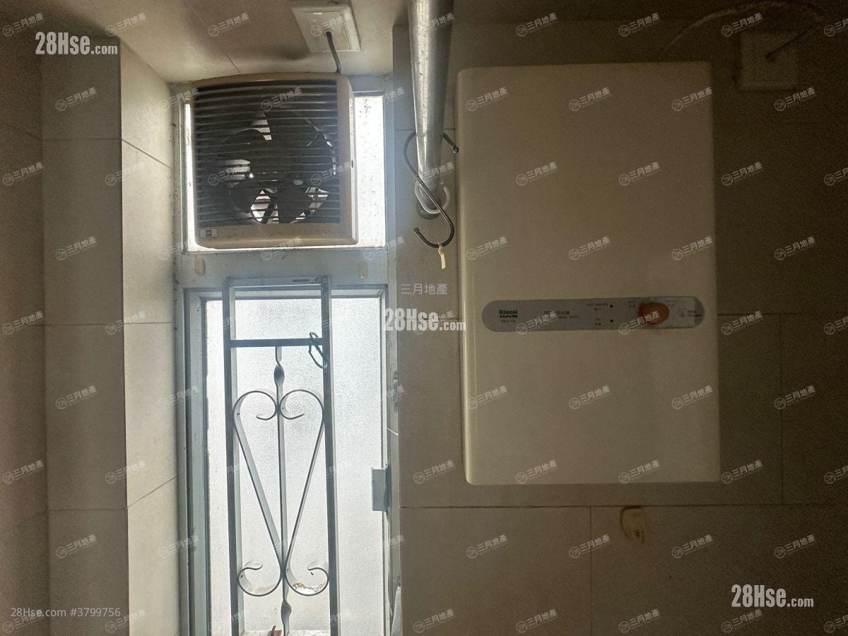 浴室: 丽华大厦 售盘 2 房 , 1 浴室 270 平方尺