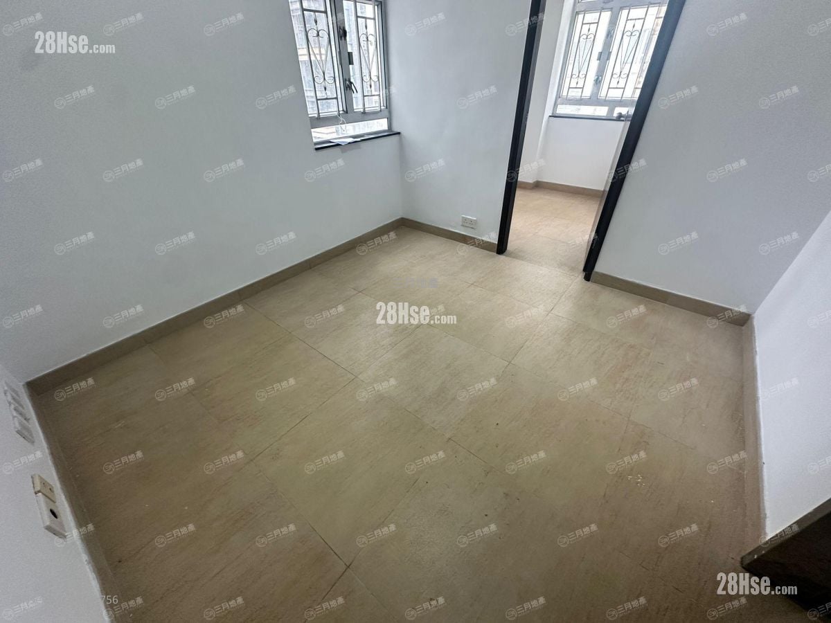 睡房 2: 丽华大厦 售盘 2 房 , 1 浴室 270 平方尺