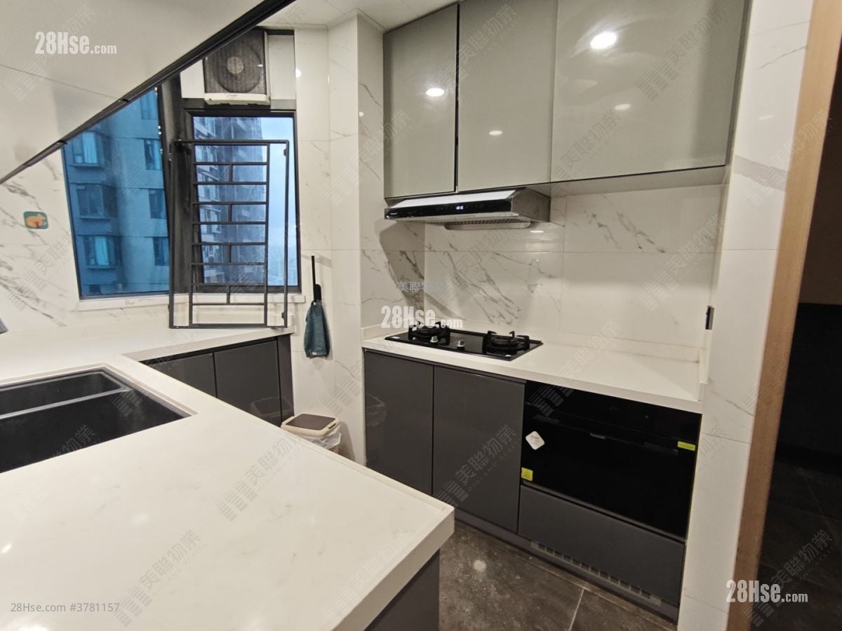 Yoho Midtown Rental 4 Bedrooms , 3 Bathrooms 948 ft²