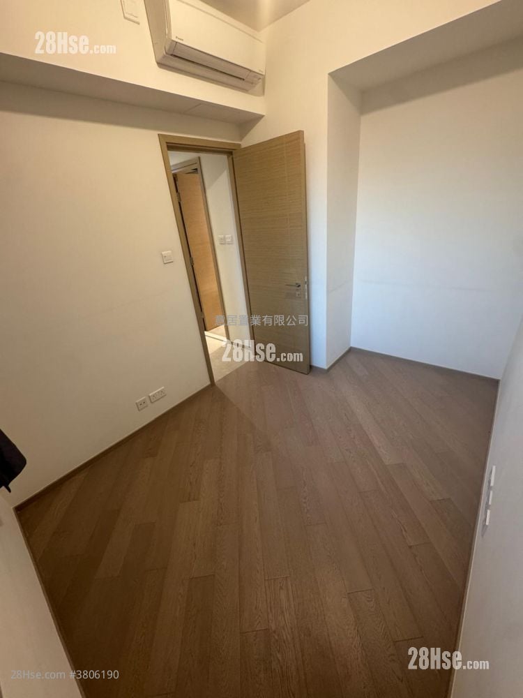 The Yoho Hub Rental 3 Bedrooms , 1 Bathroom 477 ft²