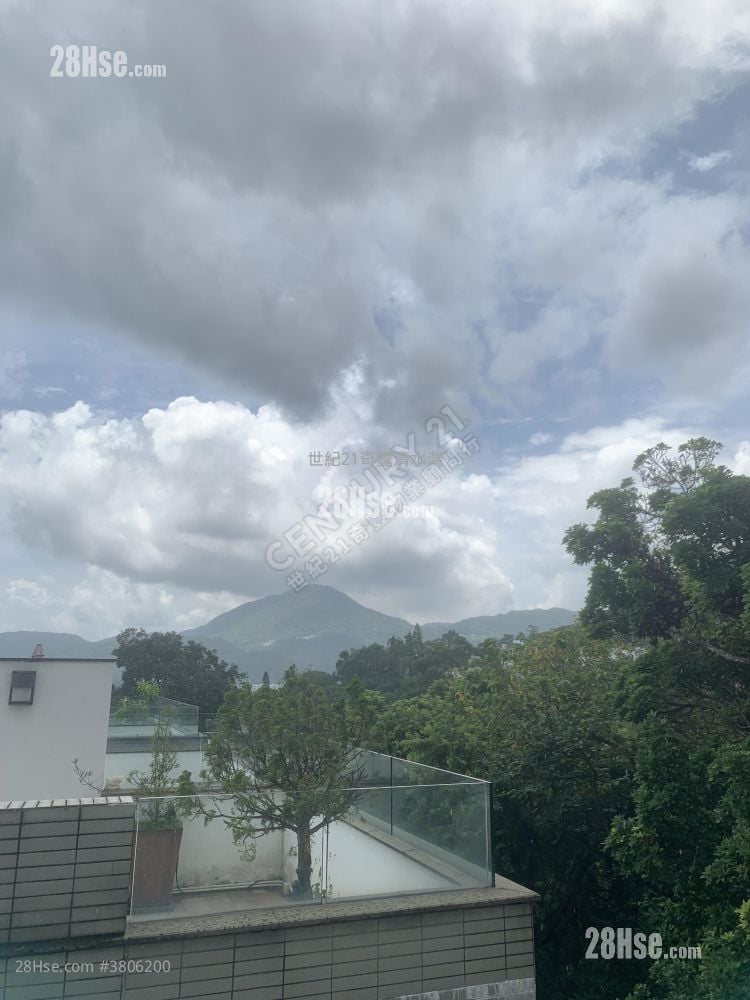 The Giverny Sell 1,232 ft²