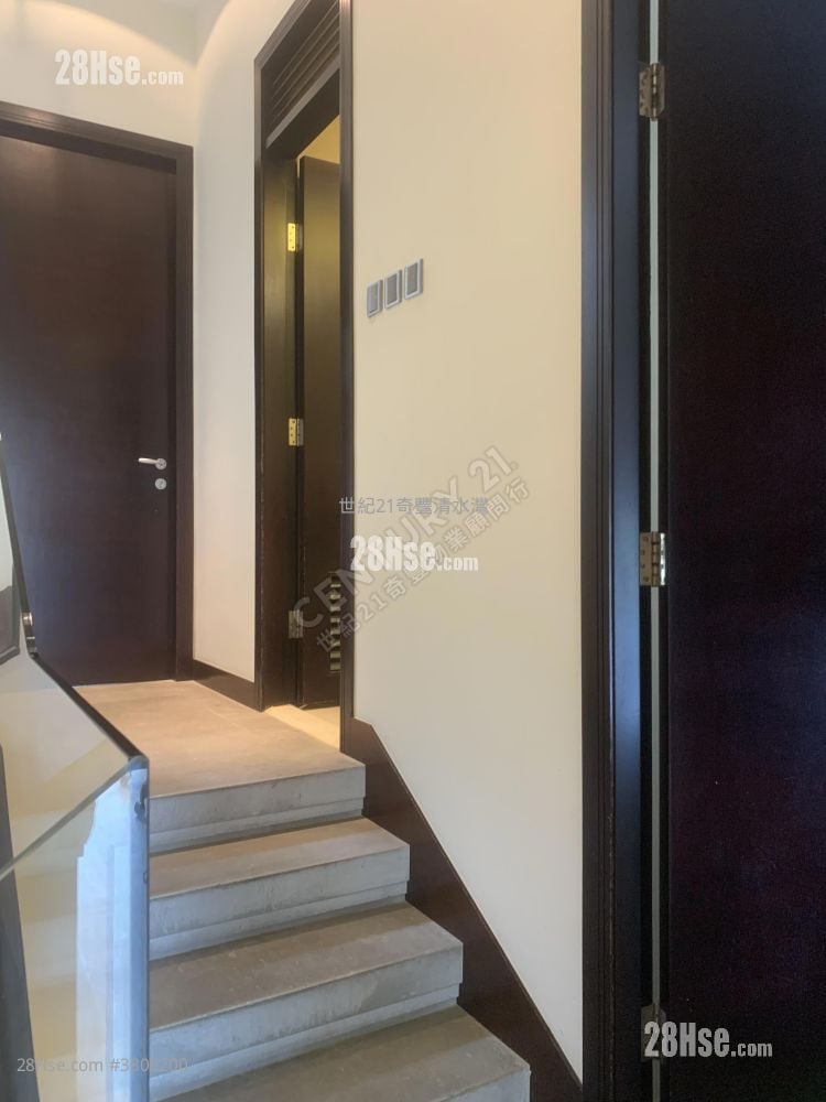 The Giverny Sell 1,232 ft²