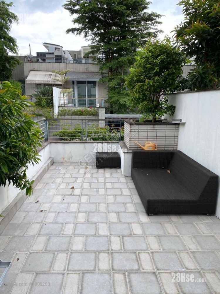 The Giverny Sell 1,232 ft²