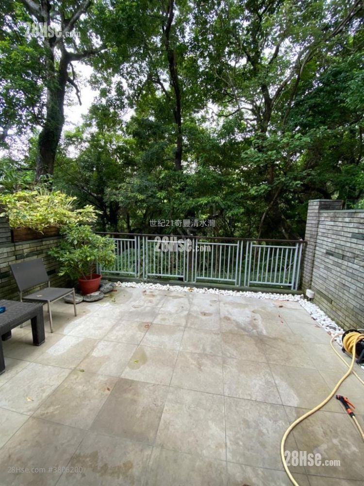 The Giverny Sell 1,232 ft²