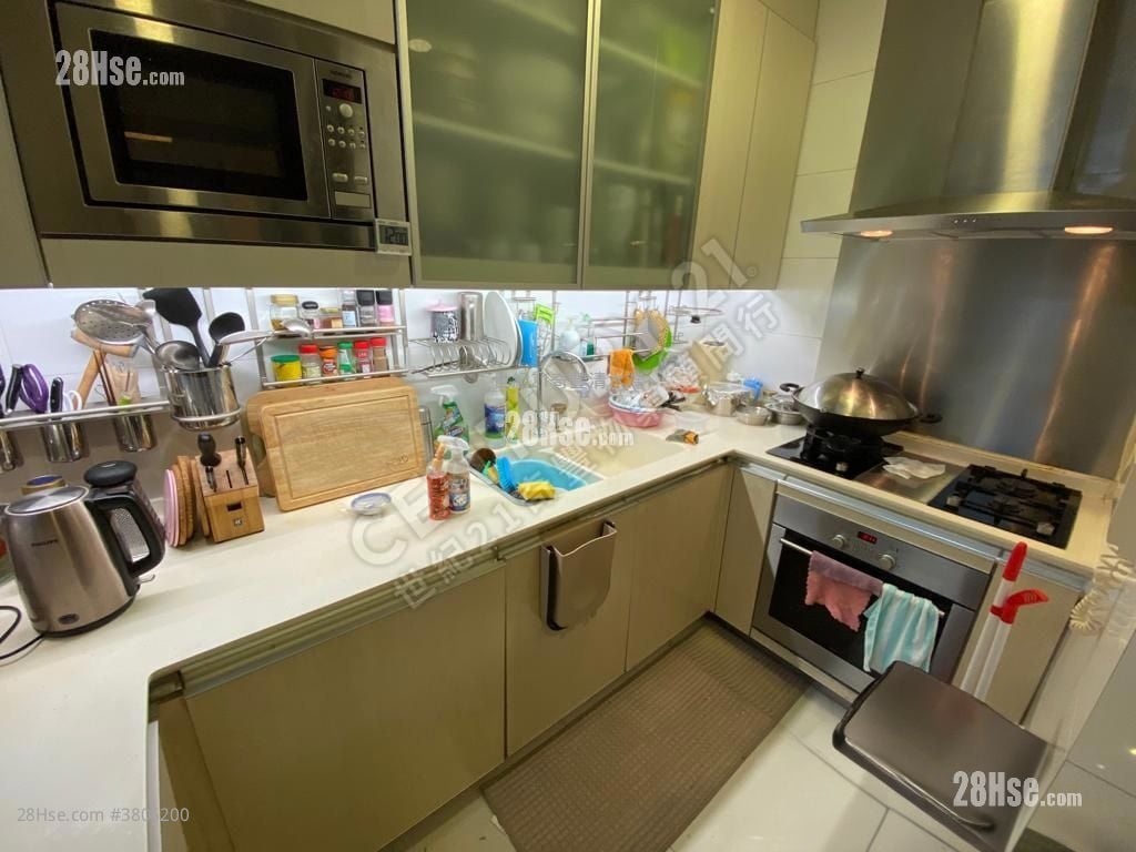 The Giverny Sell 1,232 ft²