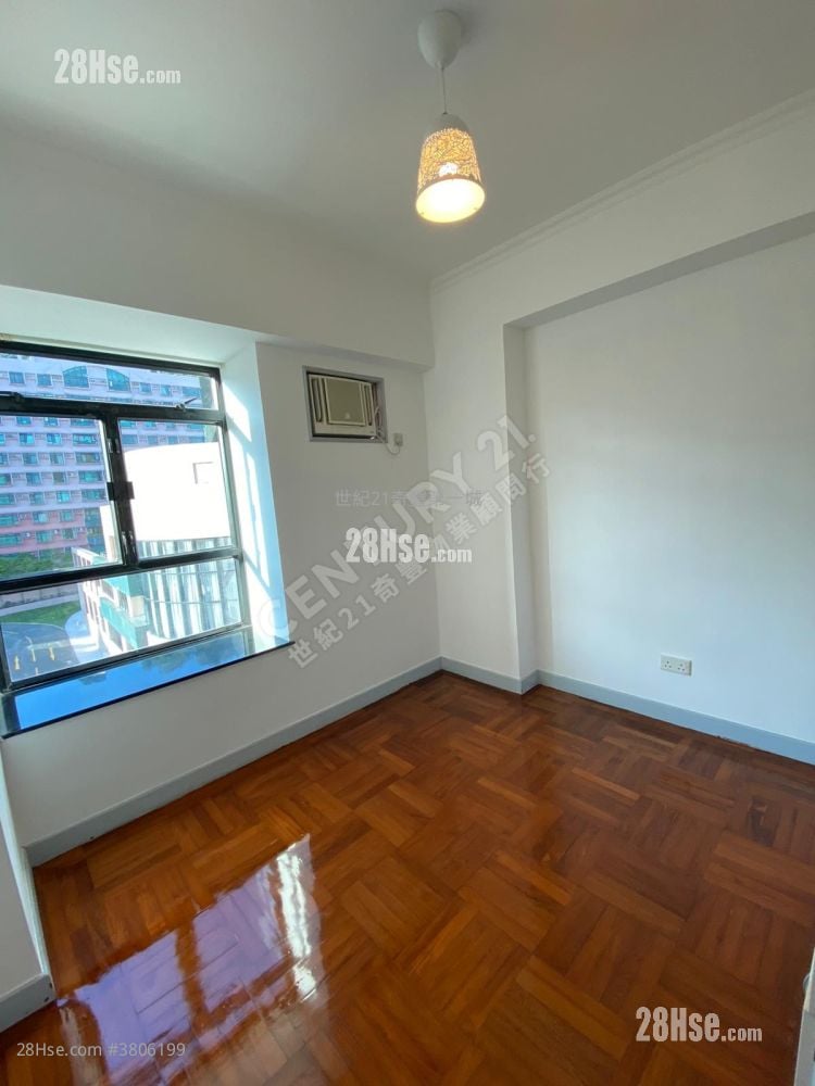 Pristine Villa Sell 3 Bedrooms , 2 Bathrooms 1,066 ft²