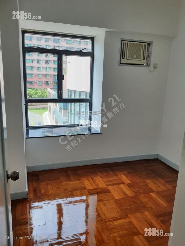 Pristine Villa Sell 3 Bedrooms , 2 Bathrooms 1,066 ft²