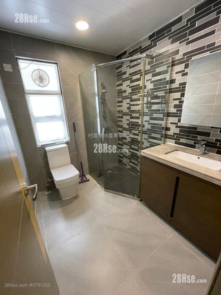 村屋 售盘 4 房 , 3 浴室