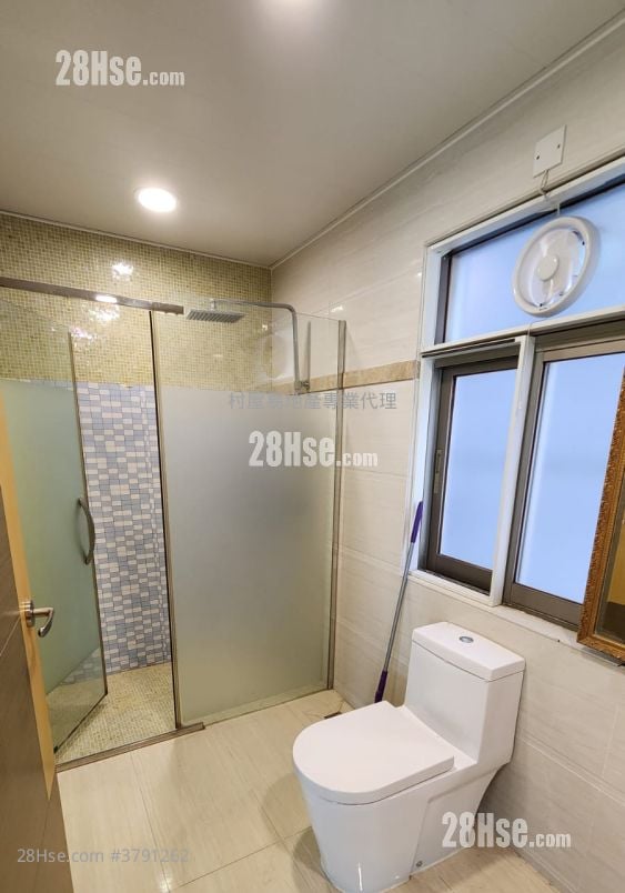 村屋 售盘 4 房 , 3 浴室