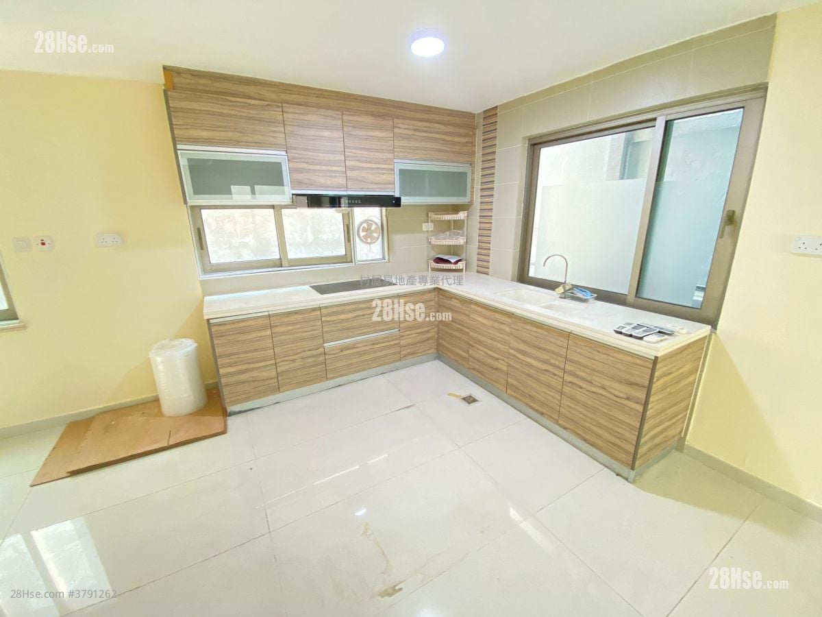 村屋 售盘 4 房 , 3 浴室