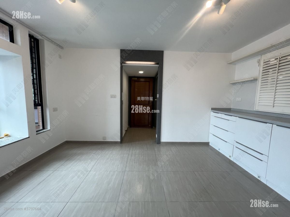 Sun Yuen Long Centre Sell 2 Bedrooms , 1 Bathroom 466 ft²