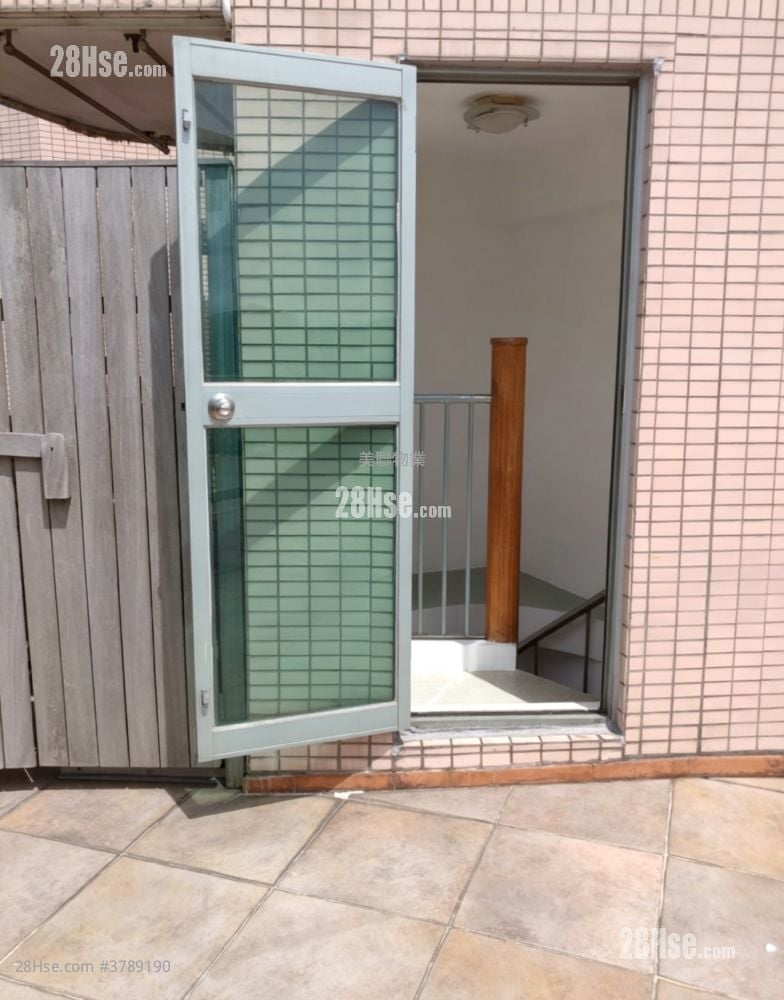 Tierra Verde Rental 4 Bedrooms , 2 Bathrooms 1,075 ft²