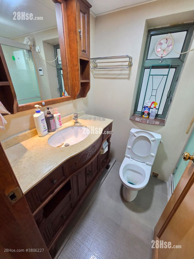 Majestic Park Rental 3 Bedrooms , 2 Bathrooms 800 ft²