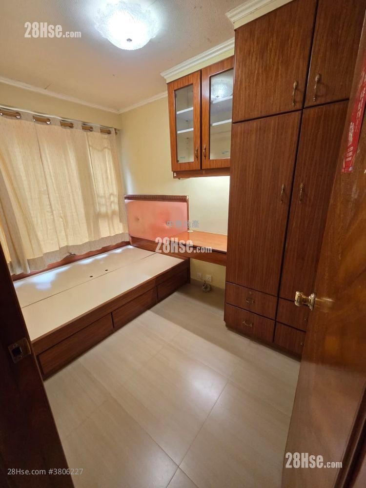 Majestic Park Rental 3 Bedrooms , 2 Bathrooms 800 ft²