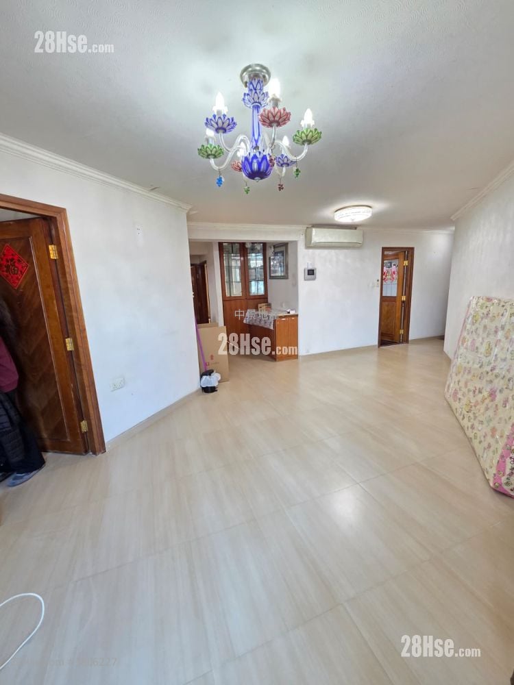 Majestic Park Rental 3 Bedrooms , 2 Bathrooms 800 ft²