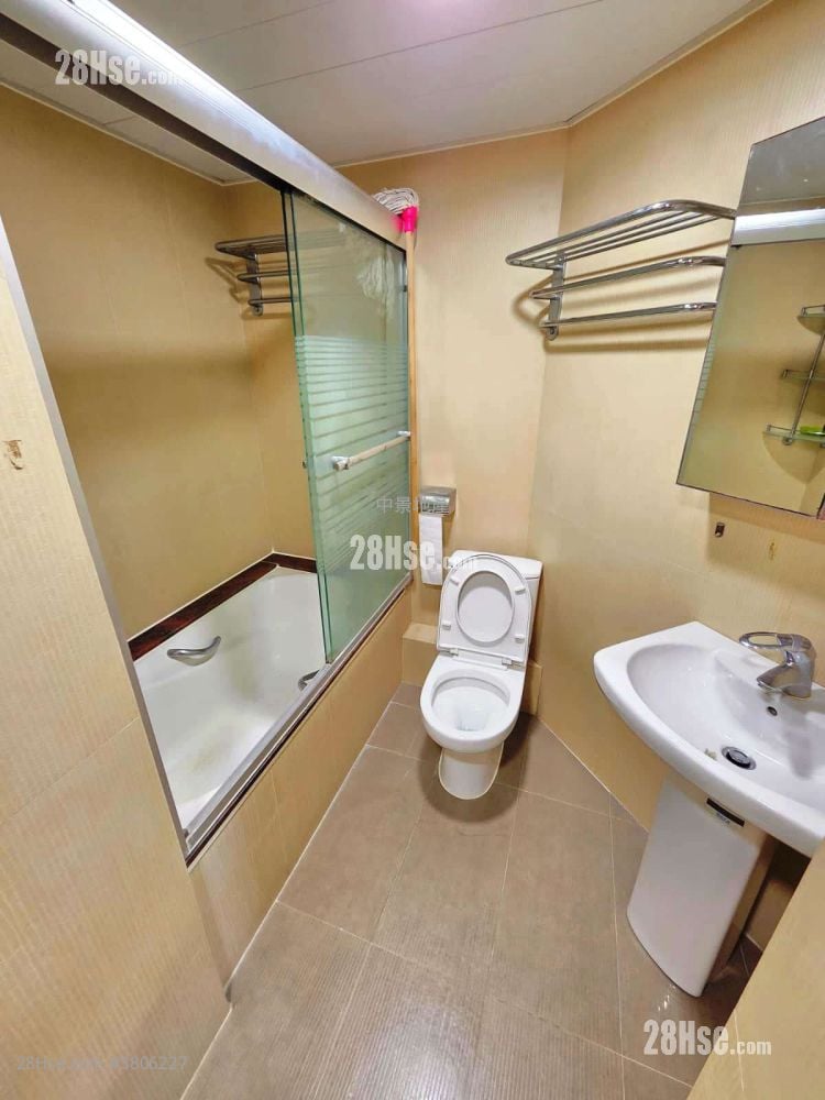 Majestic Park Rental 3 Bedrooms , 2 Bathrooms 800 ft²