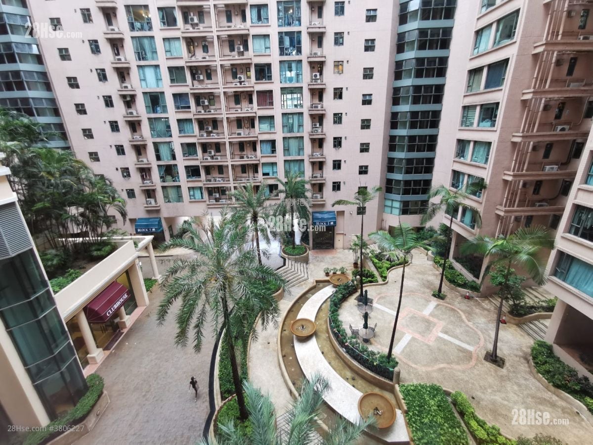 Majestic Park Rental 3 Bedrooms , 2 Bathrooms 800 ft²