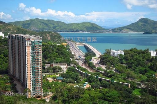 Palatial Coast Rental 4 Bedrooms , 2 Bathrooms 1,213 ft²