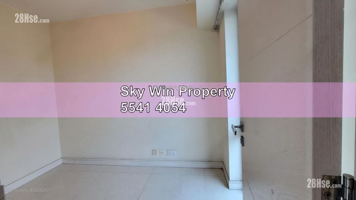 Le Chateau Sell 4 Bedrooms , 3 Bathrooms 1,330 ft²