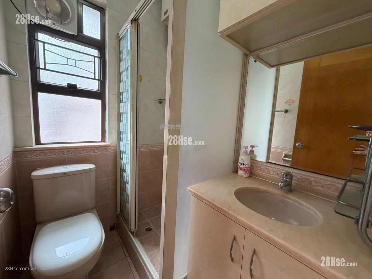 Sing Kong Building Sell 2 Bedrooms , 1 Bathroom 307 ft²