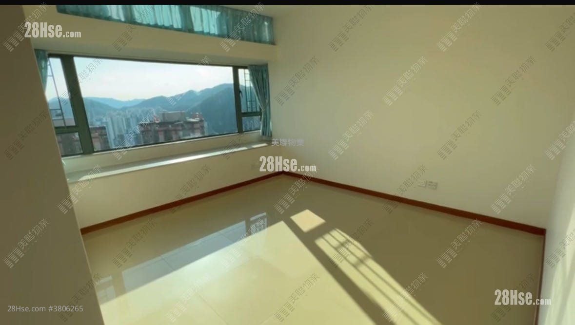 Residence Oasis Sell 4 Bedrooms , 2 Bathrooms 943 ft²