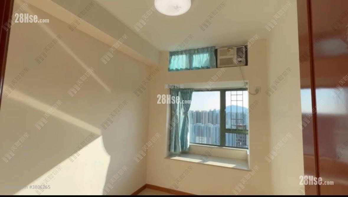 Residence Oasis Sell 4 Bedrooms , 2 Bathrooms 943 ft²