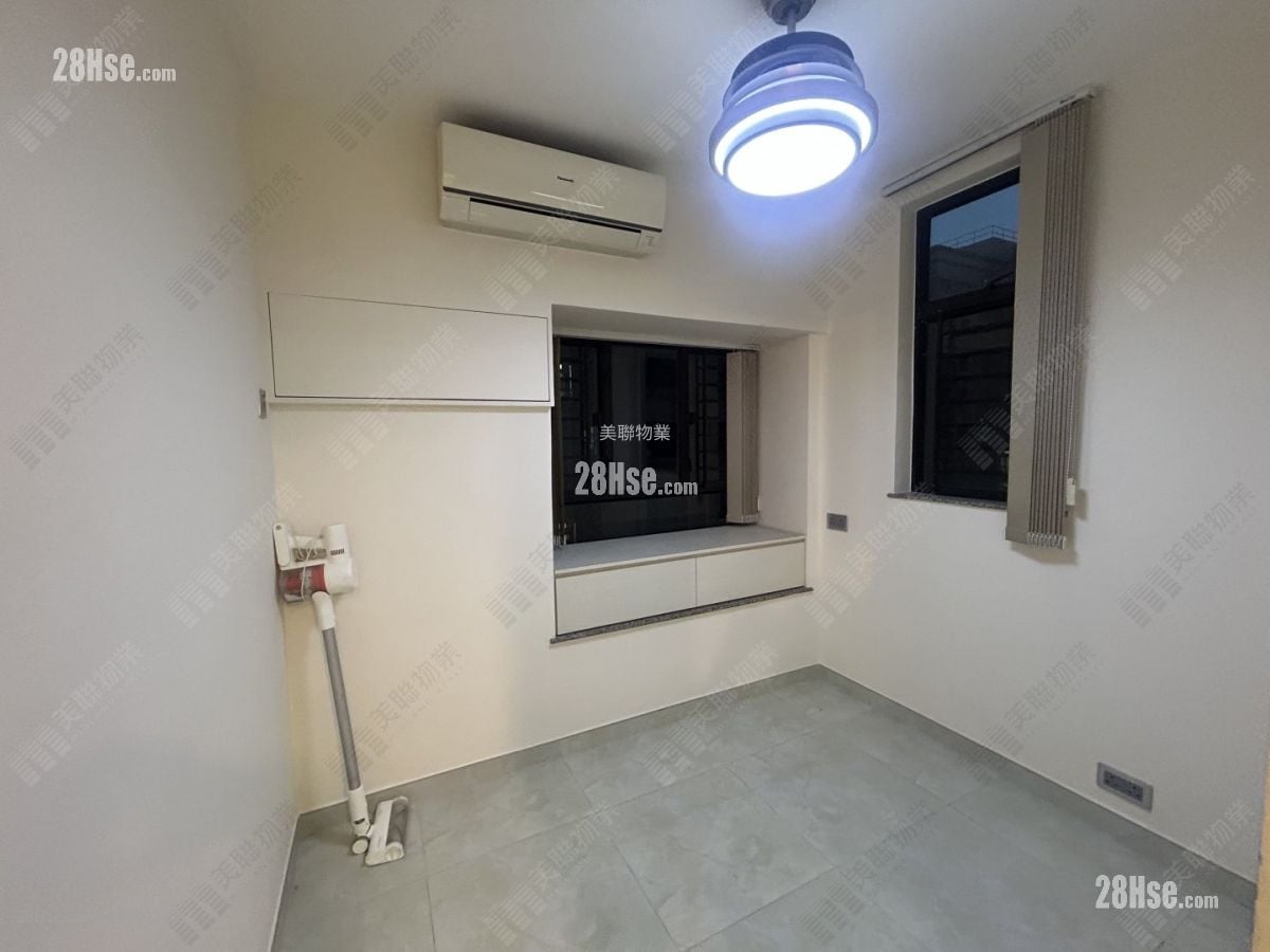 Sun Yuen Long Centre Sell 2 Bedrooms , 1 Bathroom 485 ft²