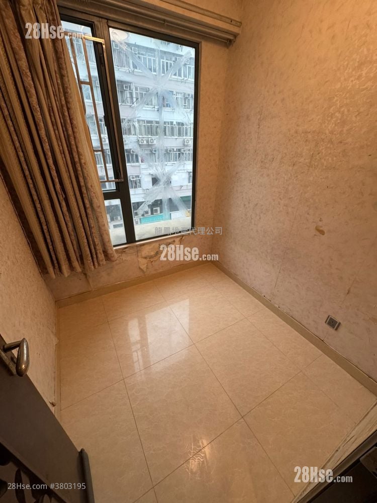 Jolly Garden Sell 3 Bedrooms , 1 Bathroom 347 ft²