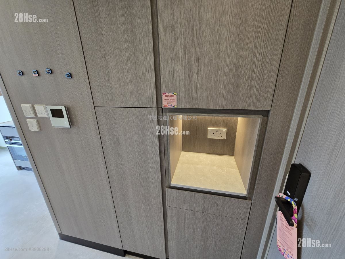 走廊设多个入墙柜