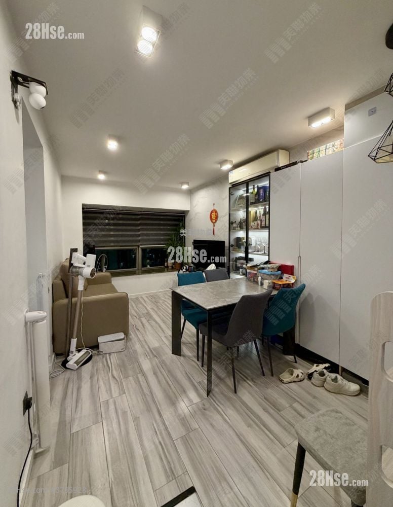 Park Central Sell 3 Bedrooms , 2 Bathrooms 636 ft²