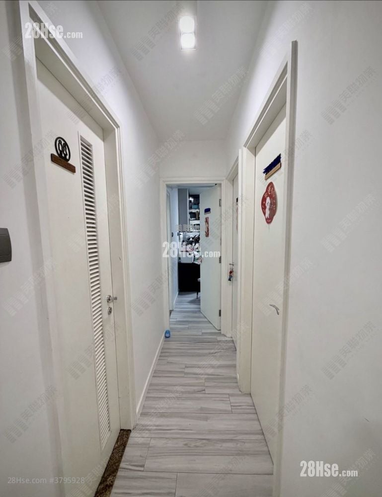 Park Central Sell 3 Bedrooms , 2 Bathrooms 636 ft²