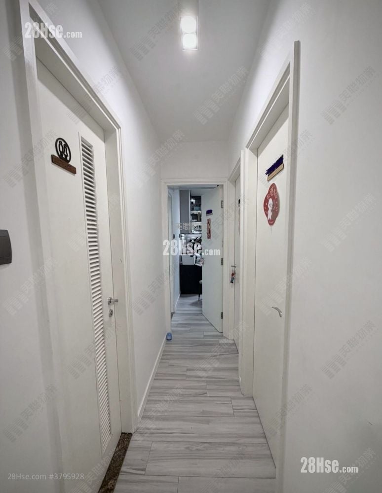 Park Central Sell 3 Bedrooms , 2 Bathrooms 636 ft²