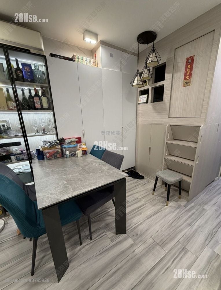 Park Central Sell 3 Bedrooms , 2 Bathrooms 636 ft²