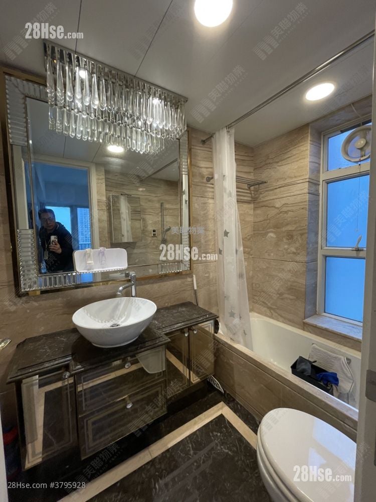 Park Central Sell 3 Bedrooms , 2 Bathrooms 636 ft²