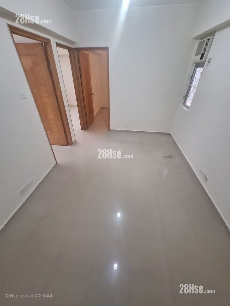 Hin Wah Building Rental 3 Bedrooms , 1 Bathroom 571 ft²