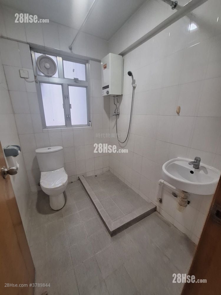 Hin Wah Building Rental 3 Bedrooms , 1 Bathroom 571 ft²