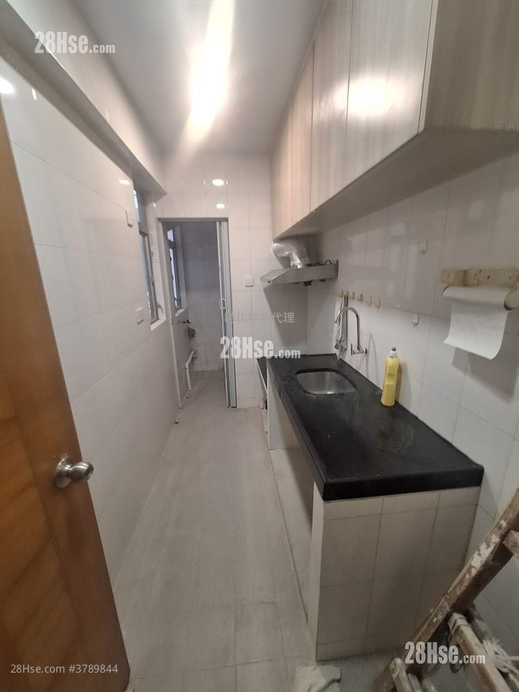 Hin Wah Building Rental 3 Bedrooms , 1 Bathroom 571 ft²