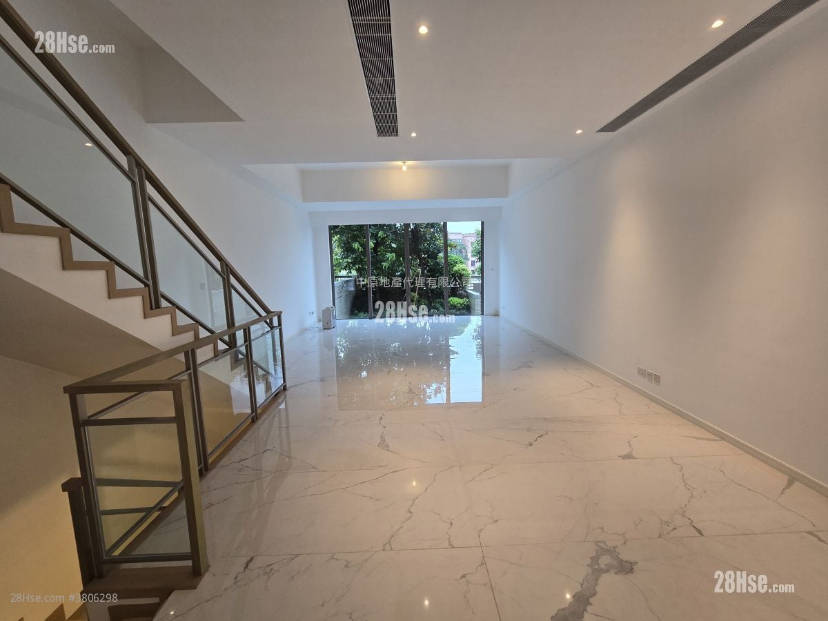 Domus Sell 4 Bedrooms 2,536 ft²