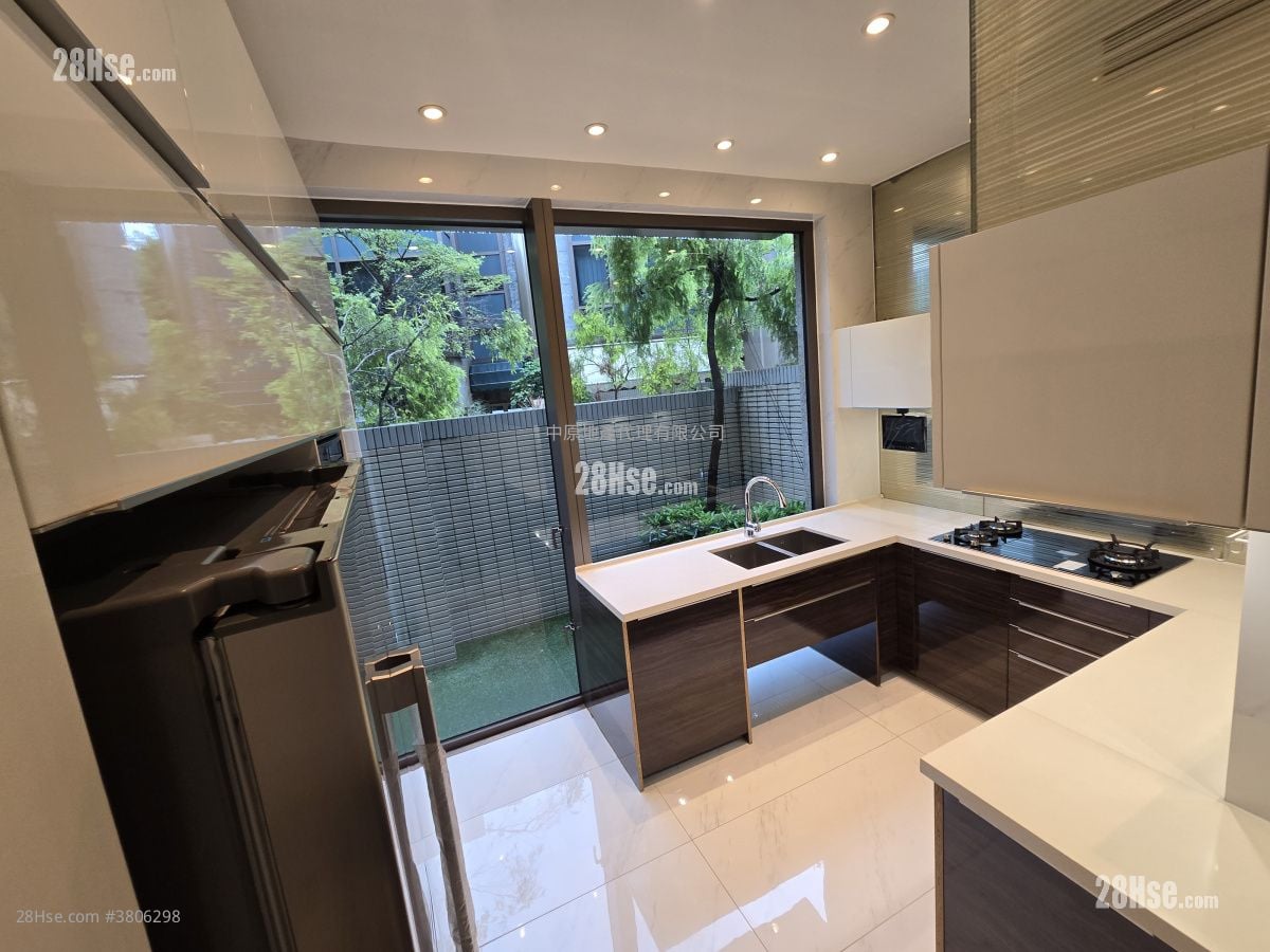 Domus Sell 4 Bedrooms 2,536 ft²