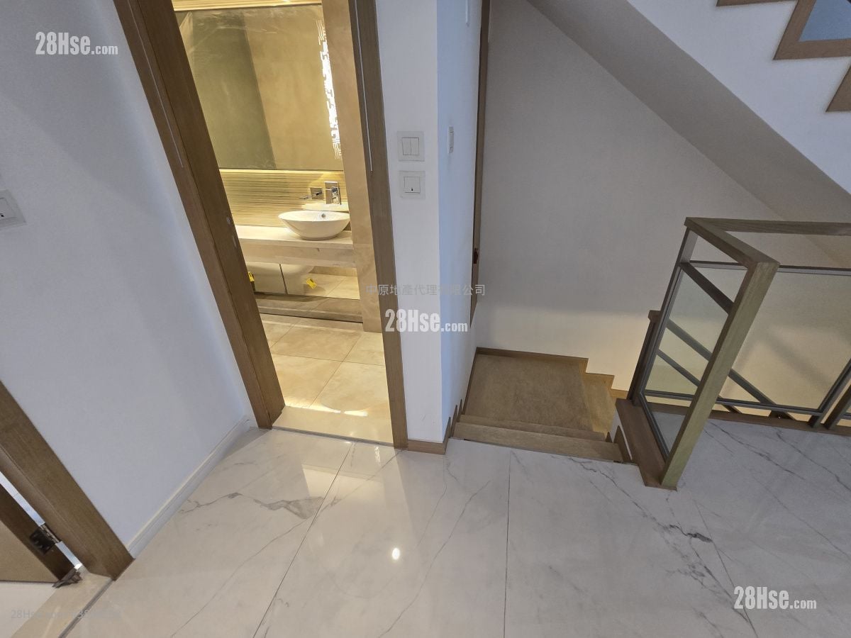 Domus Sell 4 Bedrooms 2,536 ft²