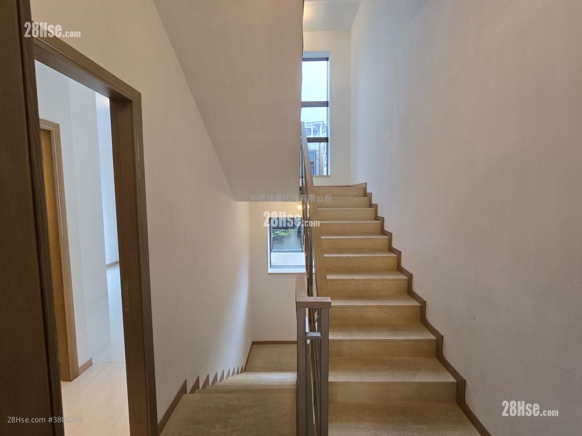 Domus Sell 4 Bedrooms 2,536 ft²