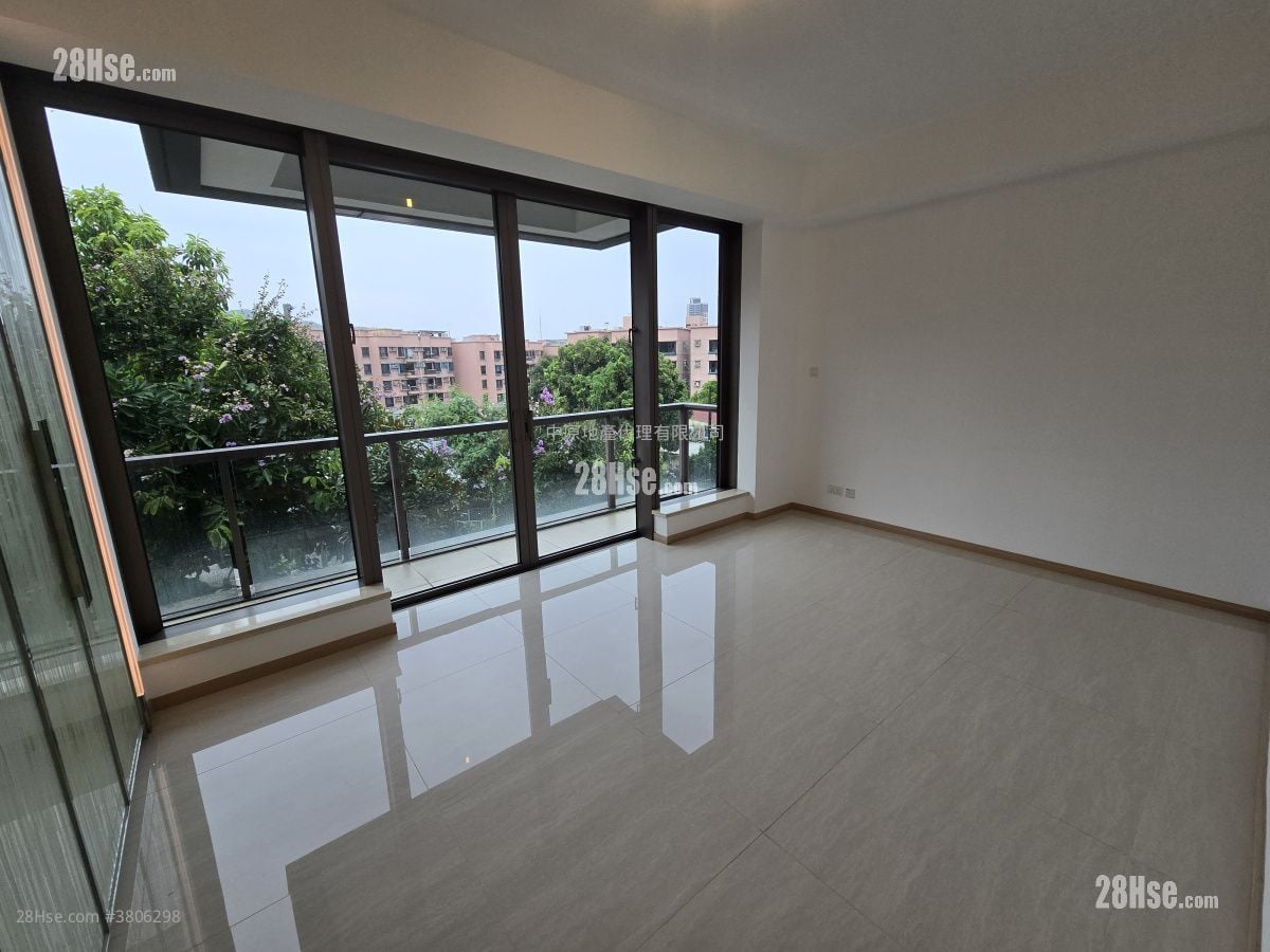 Domus Sell 4 Bedrooms 2,536 ft²