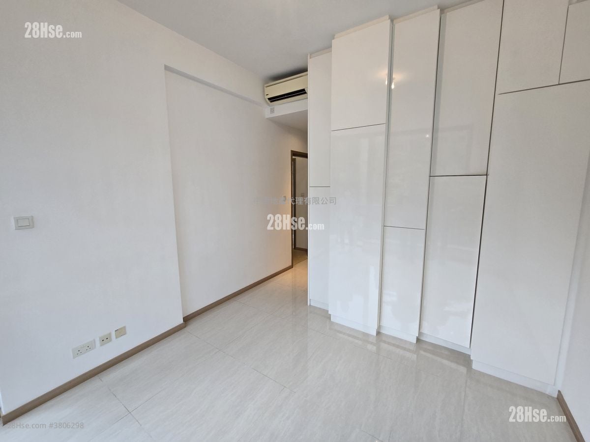 Domus Sell 4 Bedrooms 2,536 ft²